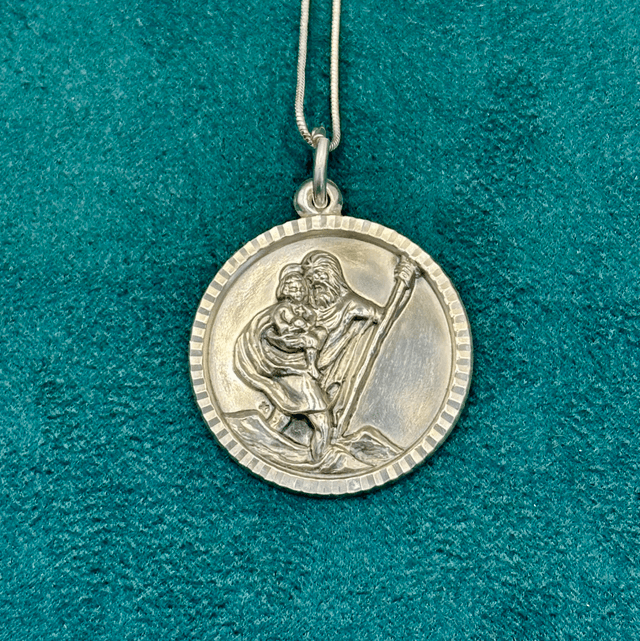 St Christopher Pendant 13.2g on 22 inch chain
