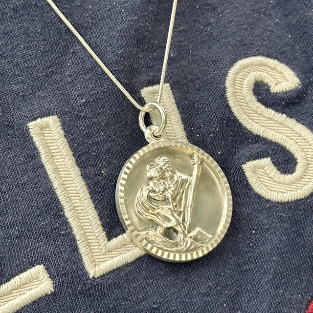 St Christopher Pendant 13.2g on 22 inch chain
